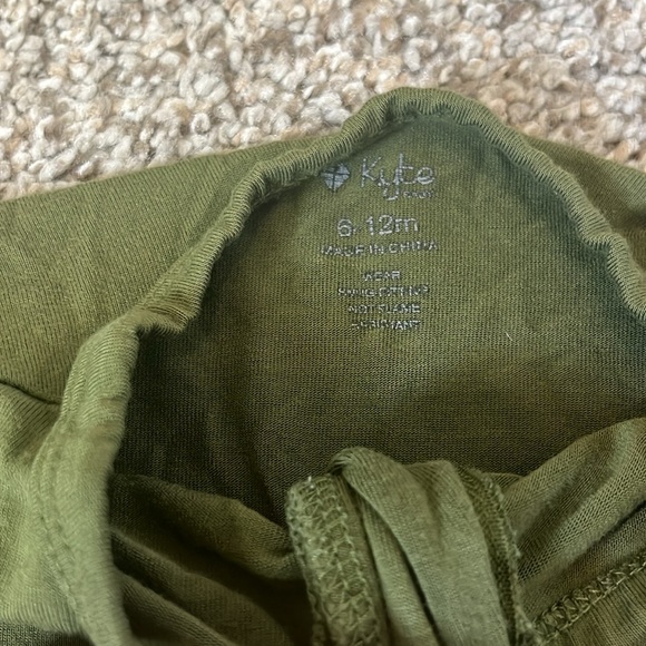 Kyte Baby Zippered Romper in Olive Size 6-12m - Picture 5 of 7